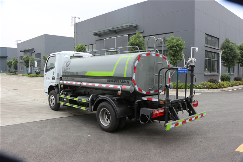 東風福瑞卡5噸灑水車