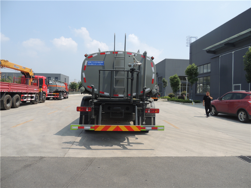 東風(fēng)天錦12噸灑水車