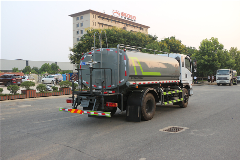 東風(fēng)D1 12噸灑水車