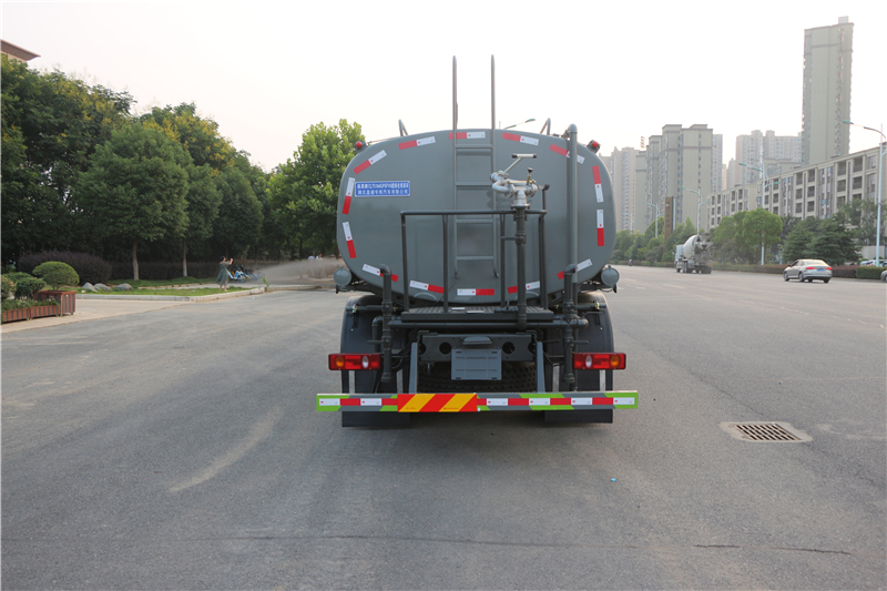 東風(fēng)D1 12噸灑水車